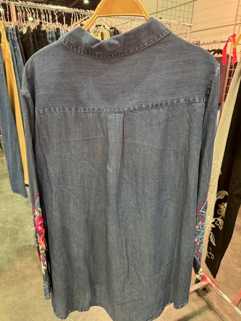 Johnny Was Buttondown Oversized Shirt Tunic DITA Floral Embroidery Denim Blue Top NEW