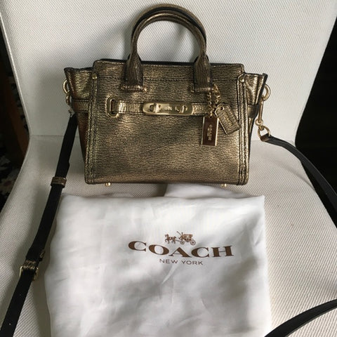 Coach Metallic Pebble Swagger 20 Carryall Handbag Zip Bag Light Gold Purse NEW