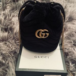 Gucci GG Marmont Mini Bucket Velvet Bag Black Gold Drawstring Italy Handbag New